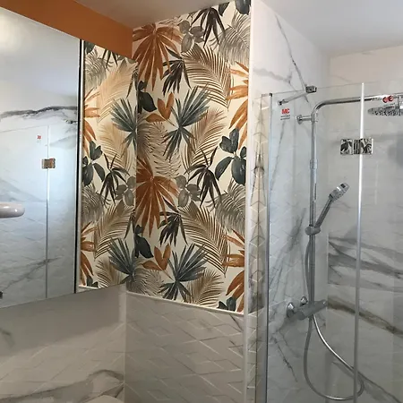 Apartment Avec Piscine - Rez De Jardin *