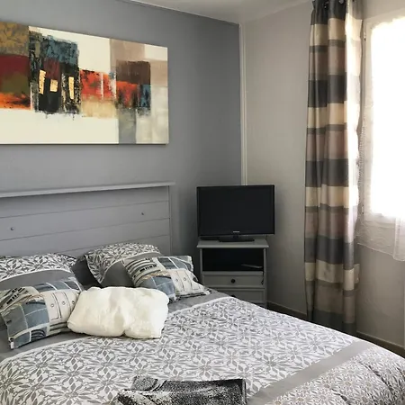 Apartment Avec Piscine - Rez De Jardin Pailhes (Herault)